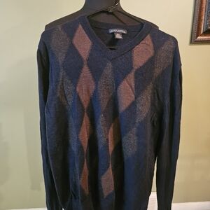 Heritage Men’s Navy Argyle V‑Neck Sweater